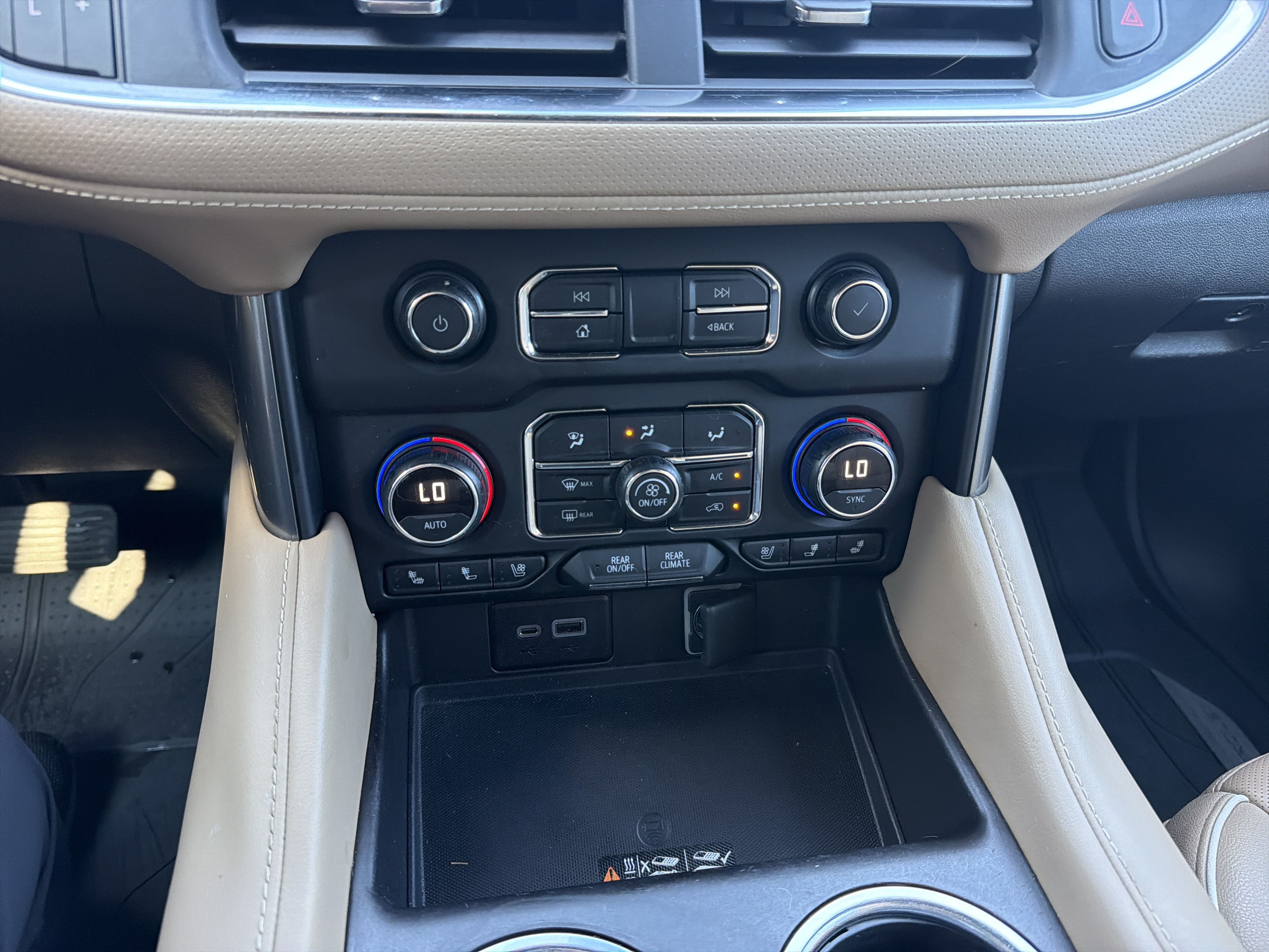 Used 2021 Chevrolet Suburban Premier AWD/4WD image 24