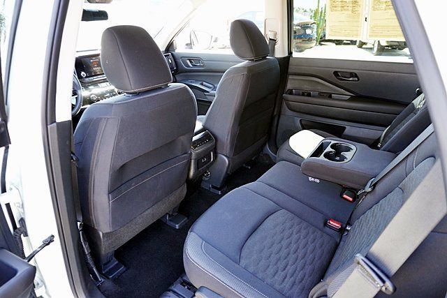 Certified 2023 Nissan Pathfinder SV w/ Black Appearance Package FWD image 24