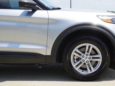 Used 2023 Ford Explorer XLT w/ Equipment Group 202A RWD image 9