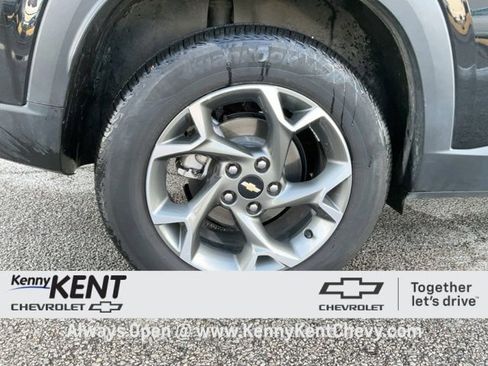 Certified 2025 Chevrolet Trax LT w/ LT Convenience Package image 8