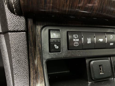 Used 2015 Chevrolet Traverse LT FWD image 22