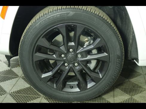 New 2026 Jeep Grand Cherokee L Limited AWD/4WD image 17