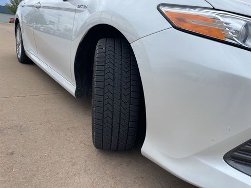 Used 2020 Toyota Camry XLE FWD image 16