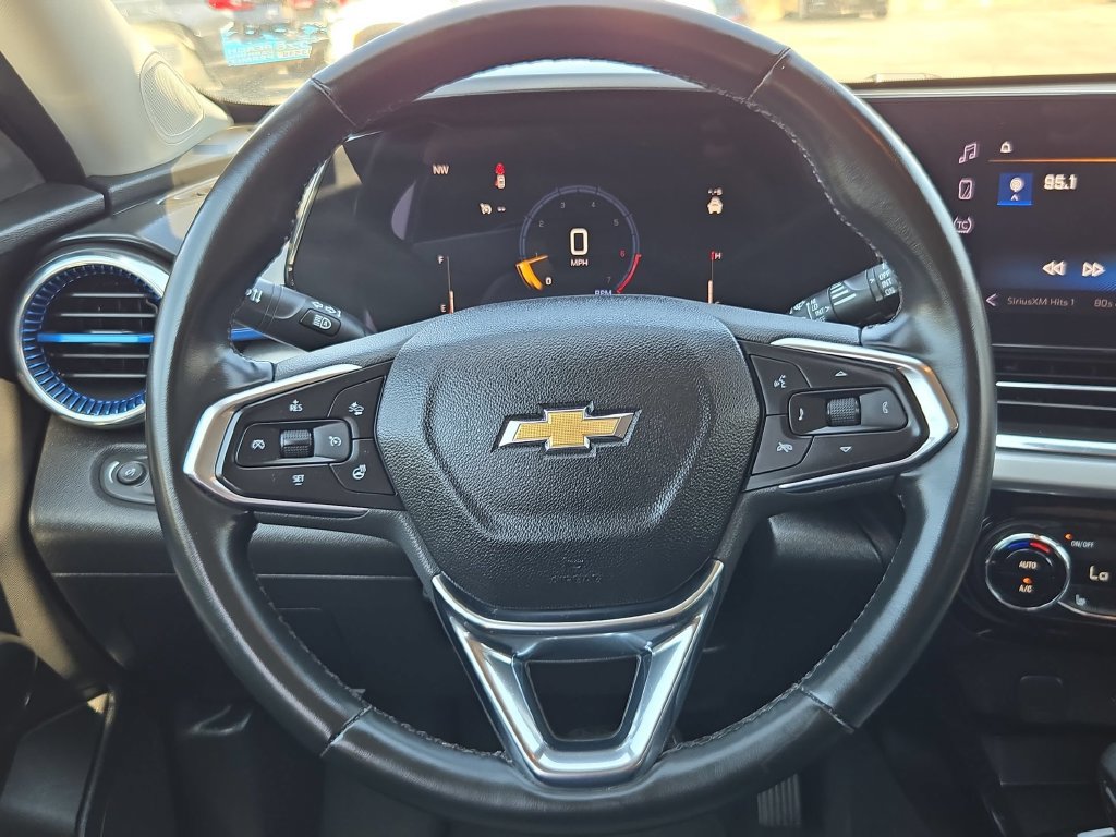 Used 2025 Chevrolet Trax LT w/ LT Convenience Package FWD image 22