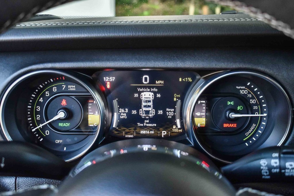 Used 2023 Jeep Wrangler Unlimited Sahara AWD/4WD image 19