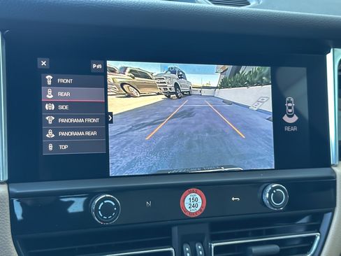 Certified 2023 Porsche Macan AWD/4WD image 20