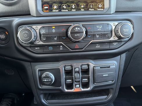 Used 2023 Jeep Wrangler Unlimited Sahara w/ Cold Weather Group image 26