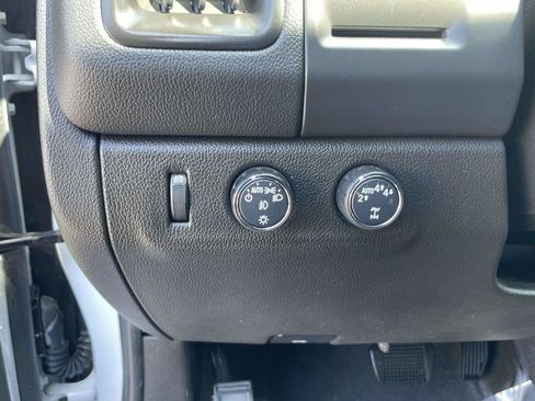 Used 2022 Chevrolet Colorado LT w/ LT Convenience Package AWD/4WD image 21
