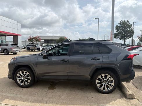 Used 2021 Toyota RAV4 XLE Premium FWD image 8