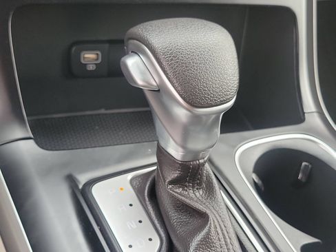 Used 2024 Kia Carnival LX FWD image 16
