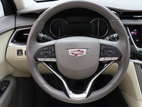 Used 2022 Cadillac XT6 Premium Luxury image 16