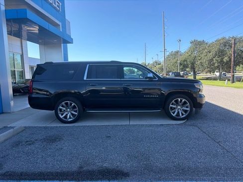 Used 2017 Chevrolet Suburban Premier RWD image 4