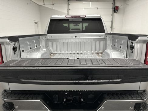 Used 2022 Chevrolet Silverado 1500 LTZ w/ LTZ Convenience Package II image 17