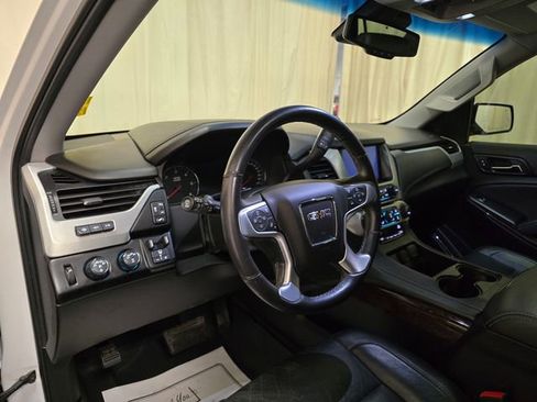 Used 2019 GMC Yukon SLT w/ Graphite Performance Edition AWD/4WD image 17