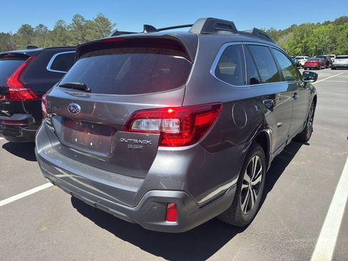 Used 2019 Subaru Outback 3.6R Limited AWD/4WD image 2