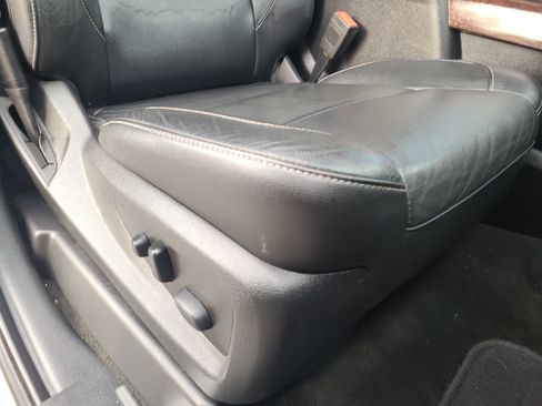 Used 2018 GMC Yukon SLT AWD/4WD image 30