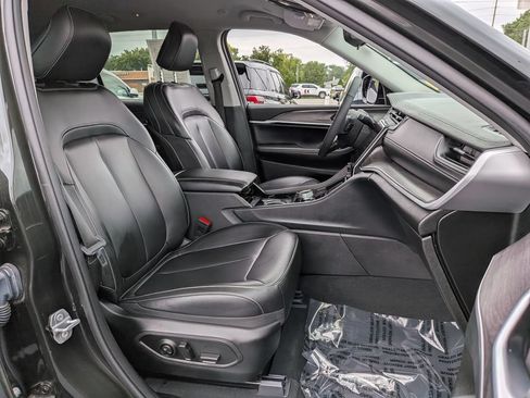 Used 2023 Jeep Grand Cherokee L Limited AWD/4WD image 25