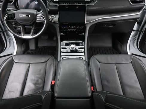 Used 2023 Jeep Grand Cherokee Overland image 23