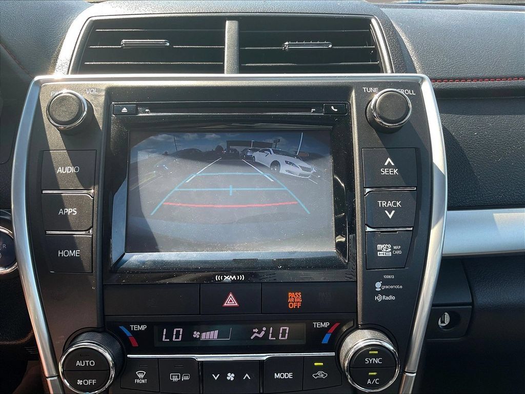 Used 2017 Toyota Camry SE w/ Moonroof Package FWD image 14