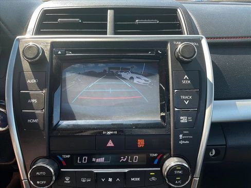 Used 2017 Toyota Camry SE w/ Moonroof Package FWD image 14