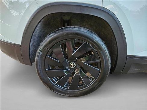 Used 2024 Volkswagen Atlas Cross Sport SE FWD image 19
