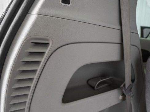 Used 2018 Chrysler Pacifica Touring-L FWD image 14