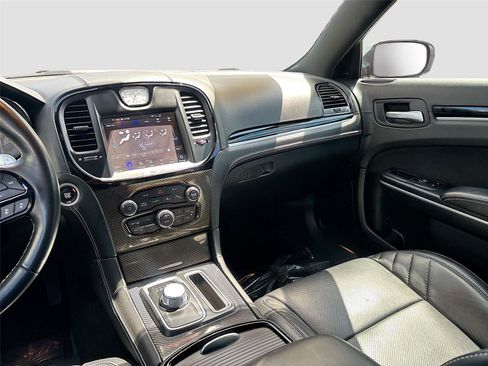 Used 2023 Chrysler 300 C image 27