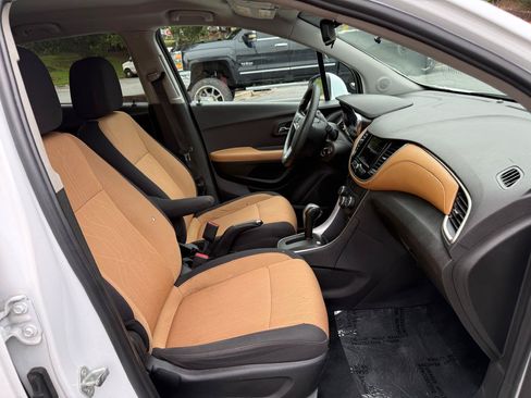 Used 2019 Chevrolet Trax LT FWD image 15