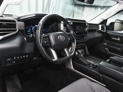 Used 2024 Toyota Sequoia Platinum image 17