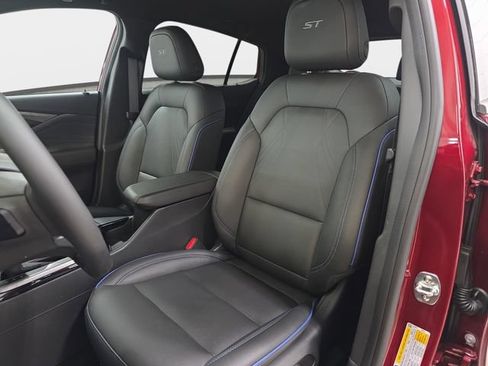 Used 2025 Buick Envista Sport Touring w/ Convenience I Package FWD image 14