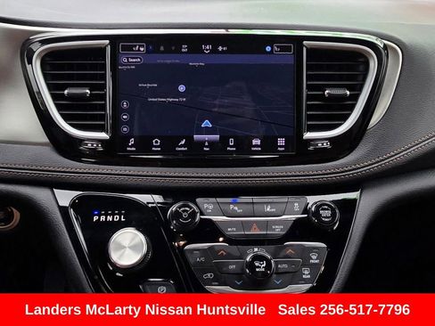 Used 2025 Chrysler Pacifica Pinnacle FWD image 23