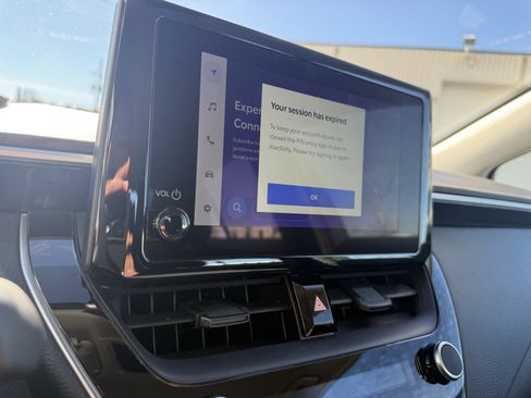 Used 2025 Toyota Corolla LE image 25