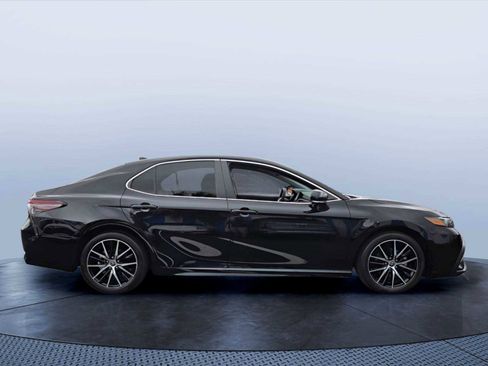 Used 2023 Toyota Camry SE FWD image 6