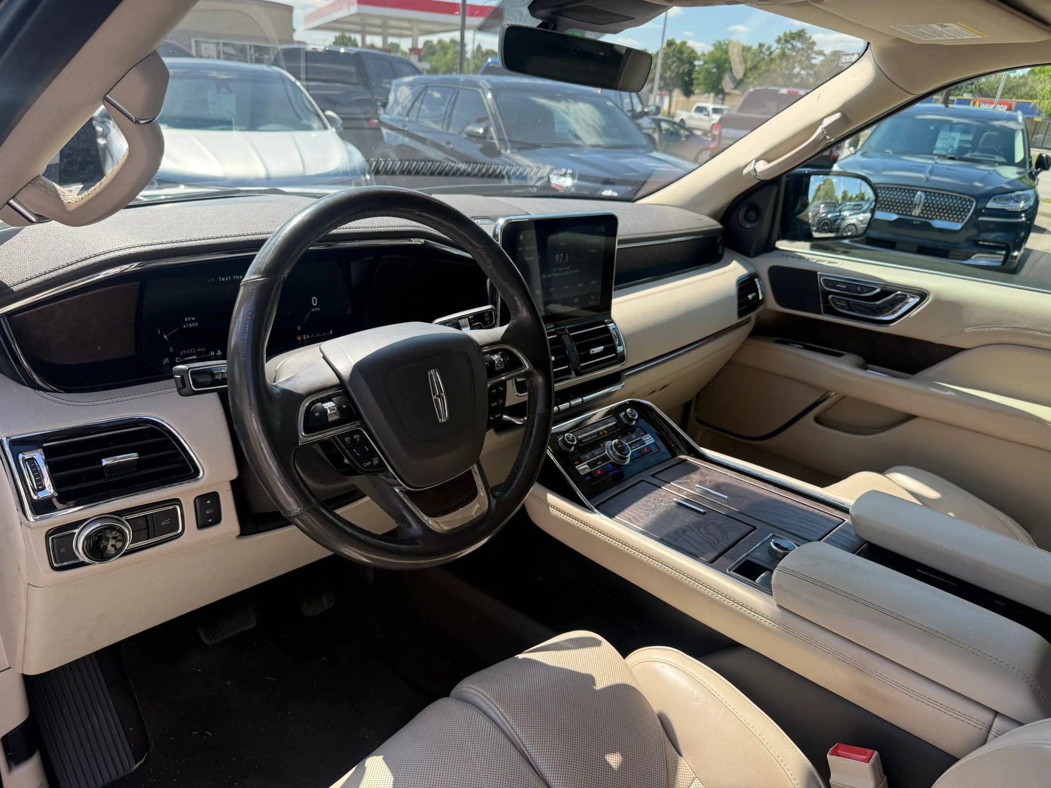 Used 2019 Lincoln Navigator Reserve w/ Cargo Package AWD/4WD image 17