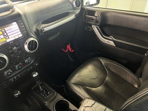 Used 2015 Jeep Wrangler Unlimited Rubicon AWD/4WD image 21