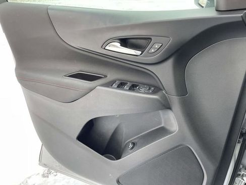 Certified 2022 Chevrolet Equinox RS w/ Infotainment Package image 33