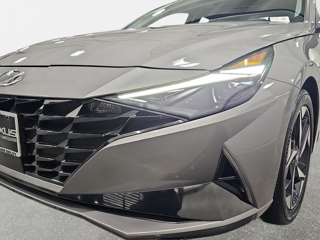 Used 2023 Hyundai Elantra Limited w/ Preferred Accessory Package FWD image 33
