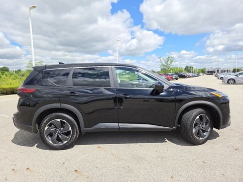 Used 2025 Nissan Rogue SV FWD image 15
