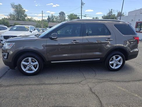 Used 2016 Ford Explorer XLT w/ Equipment Group 202A AWD/4WD image 12