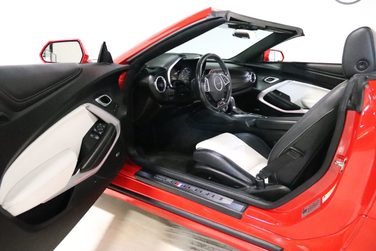 Used 2018 Chevrolet Camaro SS RWD image 38