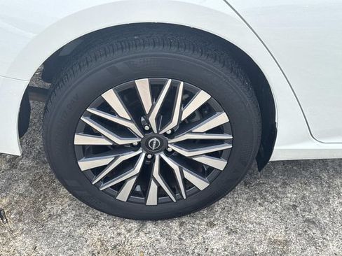 Used 2025 Nissan Altima 2.5 SV FWD image 6