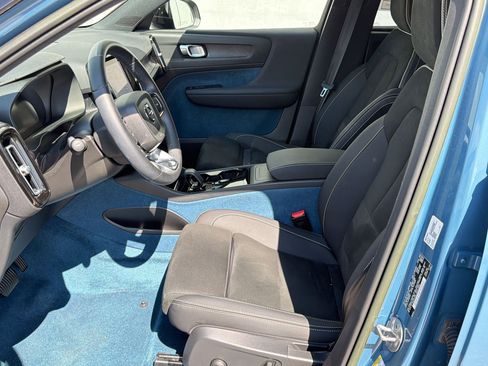 Certified 2023 Volvo XC40 Recharge Plus image 5