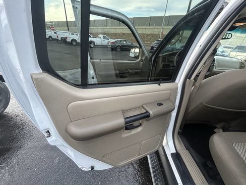 Used 2005 Ford Explorer Sport Trac XLT image 15