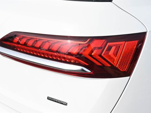 Used 2024 Audi Q7 2.0T Premium w/ Convenience Package image 19