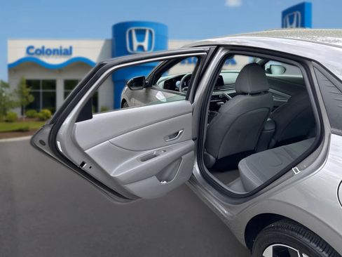 Used 2023 Hyundai Elantra SEL w/ Convenience Package FWD image 27
