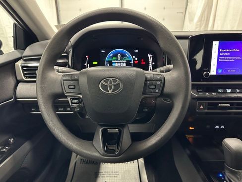 Used 2025 Toyota Camry LE image 18