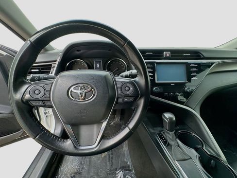 Used 2020 Toyota Camry SE FWD image 12