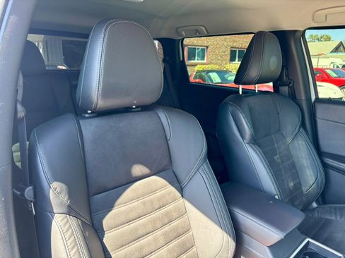 Used 2023 Mitsubishi Outlander SE AWD/4WD image 18