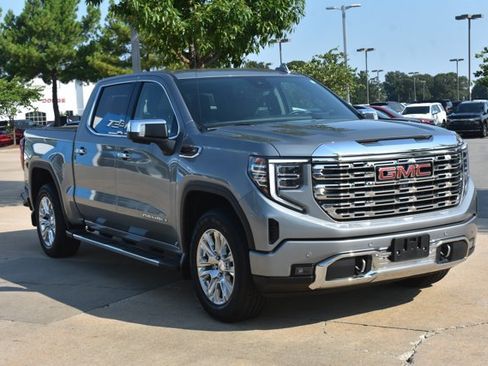 Used 2023 GMC Sierra 1500 Denali w/ Technology Package AWD/4WD image 3