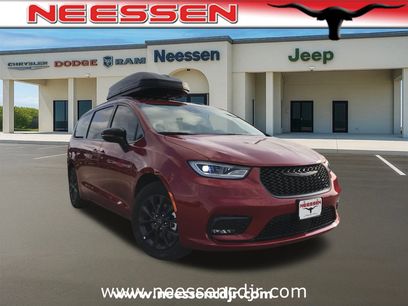 New 2025 Chrysler Pacifica Select w/ Fav Edition Package